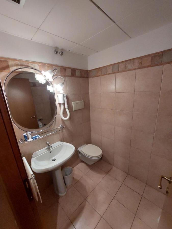 Excel Hotel Naviglio - Ca'Bianca Milan Bagian luar foto