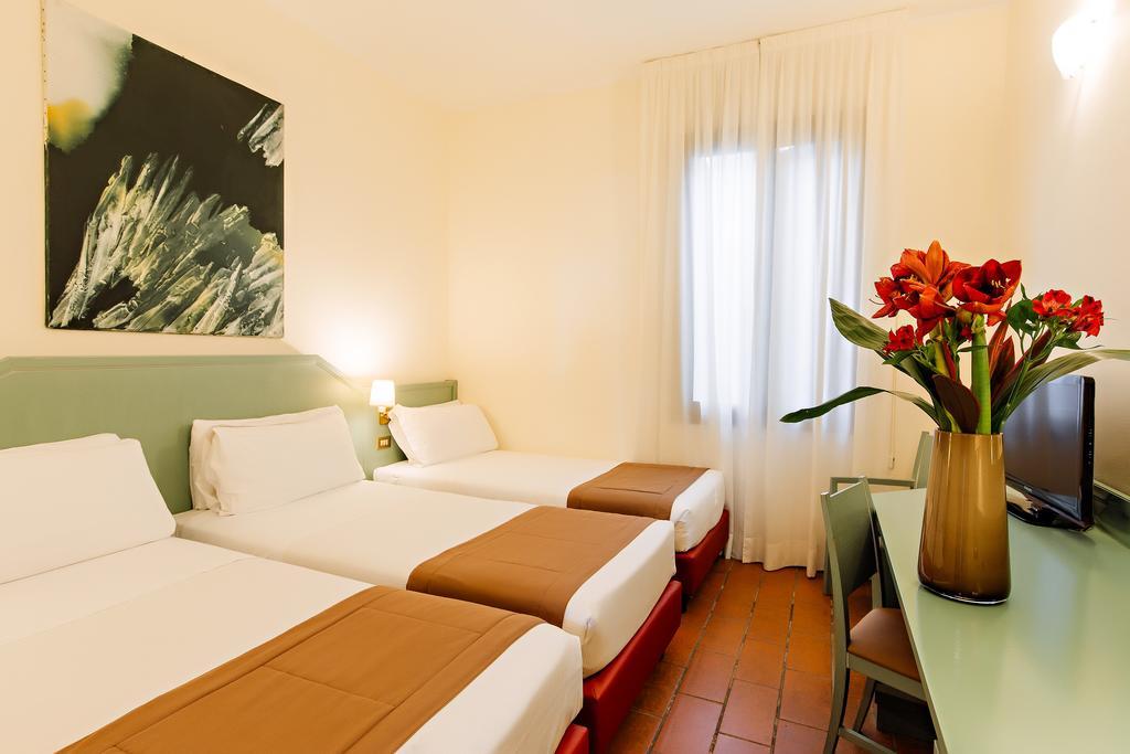 Excel Hotel Naviglio - Ca'Bianca Milan Bagian luar foto